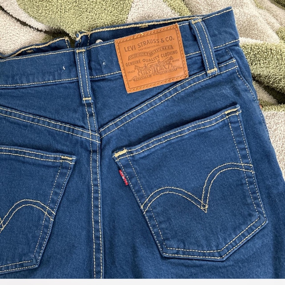 Levi’s Ribcage shorts 💙 - Picture 3 of 3